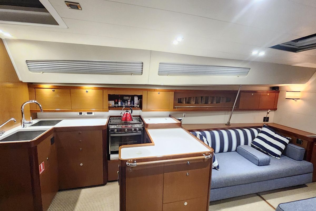 2010 Beneteau Oceanis 58