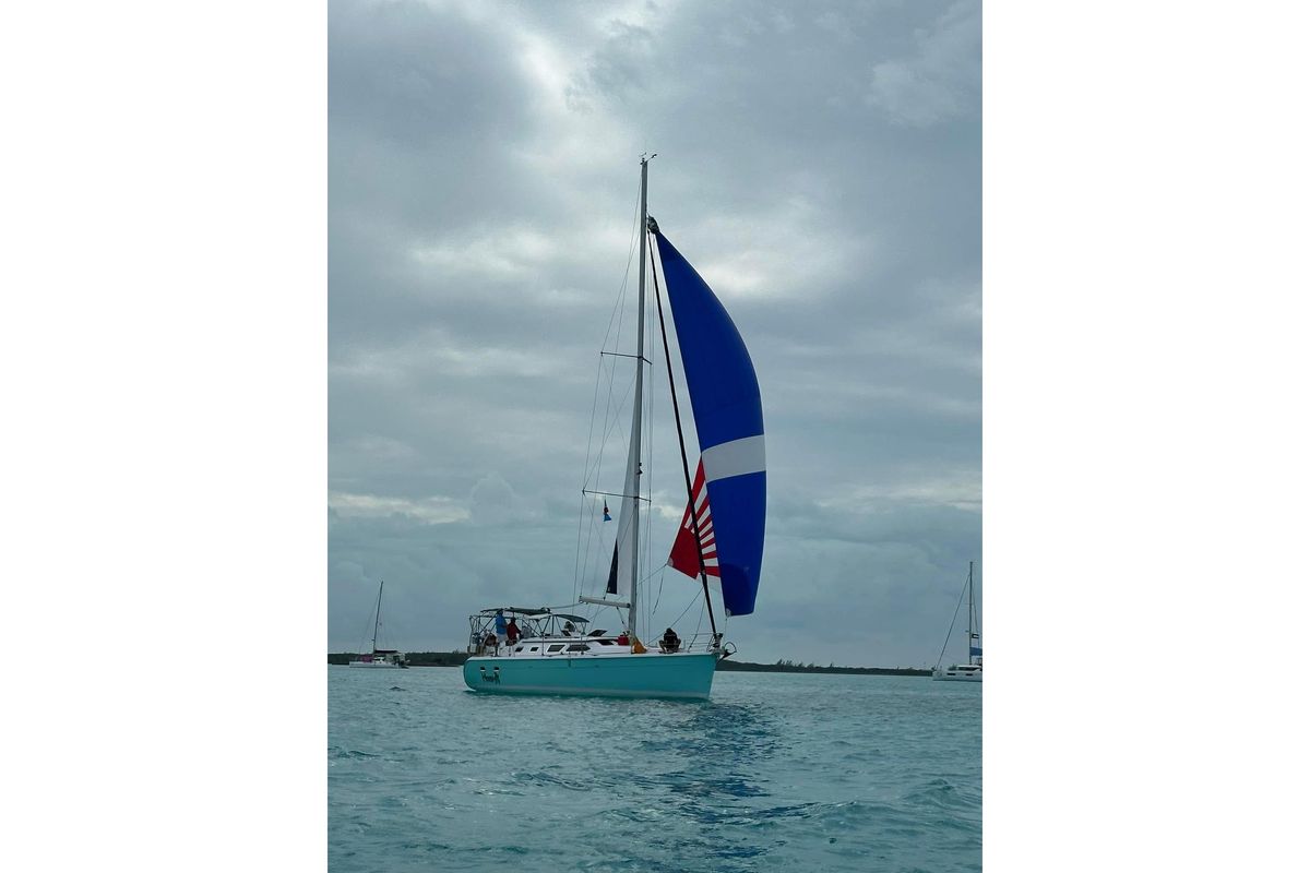 2006 Hunter 41 Deck Salon