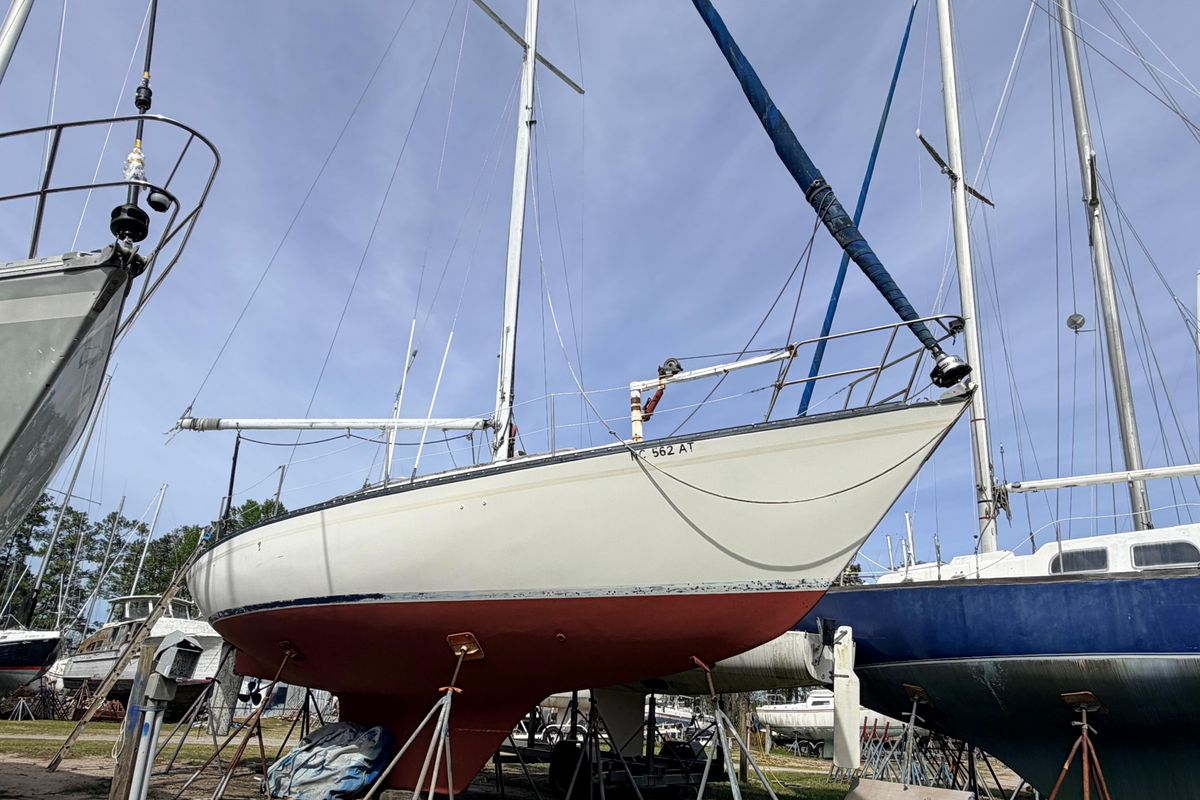 1980 Hunter 37 Cherubini Cutter