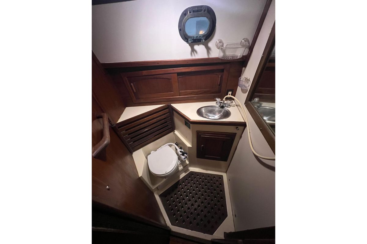 1982 Pacific Seacraft 37