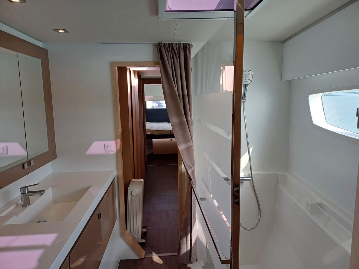 2019 Fountaine Pajot Saona 47