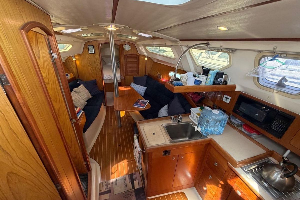 2001 Hunter 320