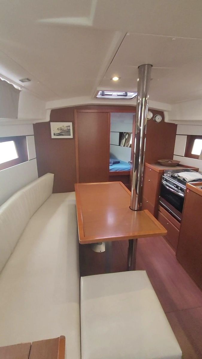 2017 Beneteau Oceanis 35.1