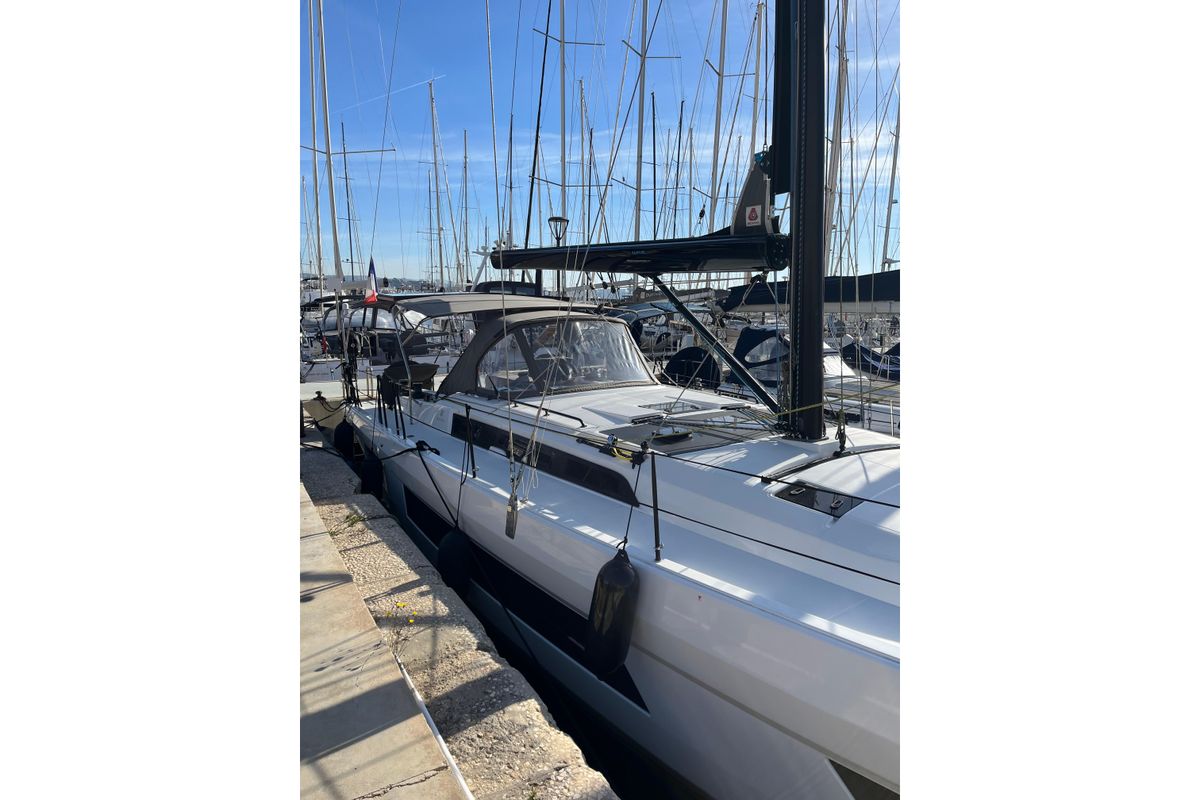 2024 Dufour 44