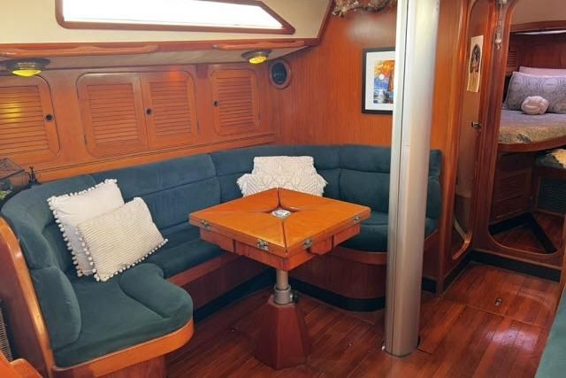 1988 Hylas Custom Center Cockpit 44