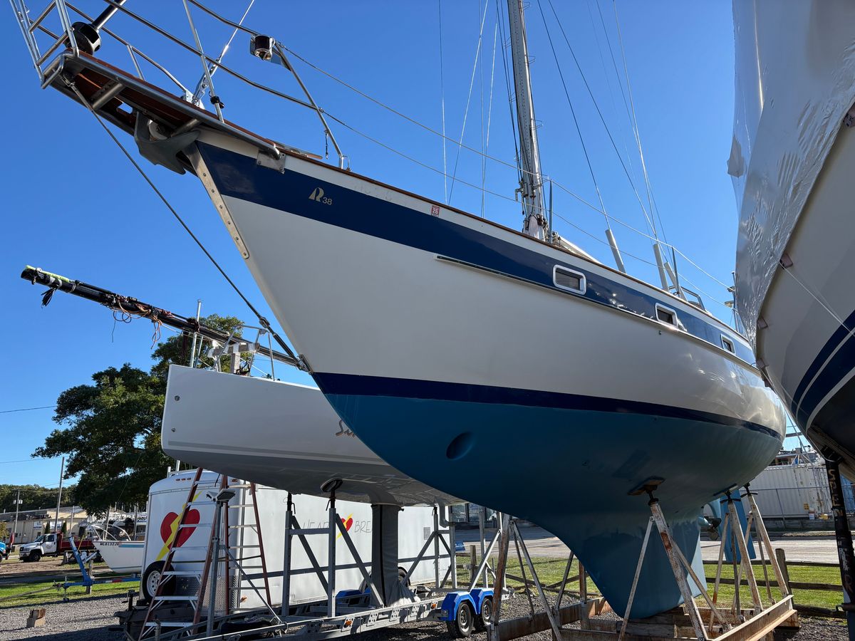 1979 Hallberg-Rassy 38