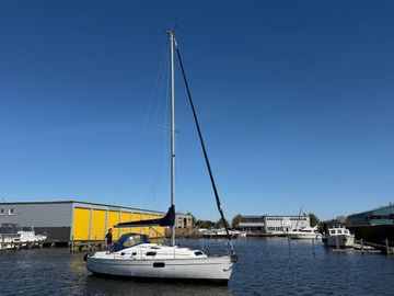 1997 Beneteau Oceanis 321 Boats