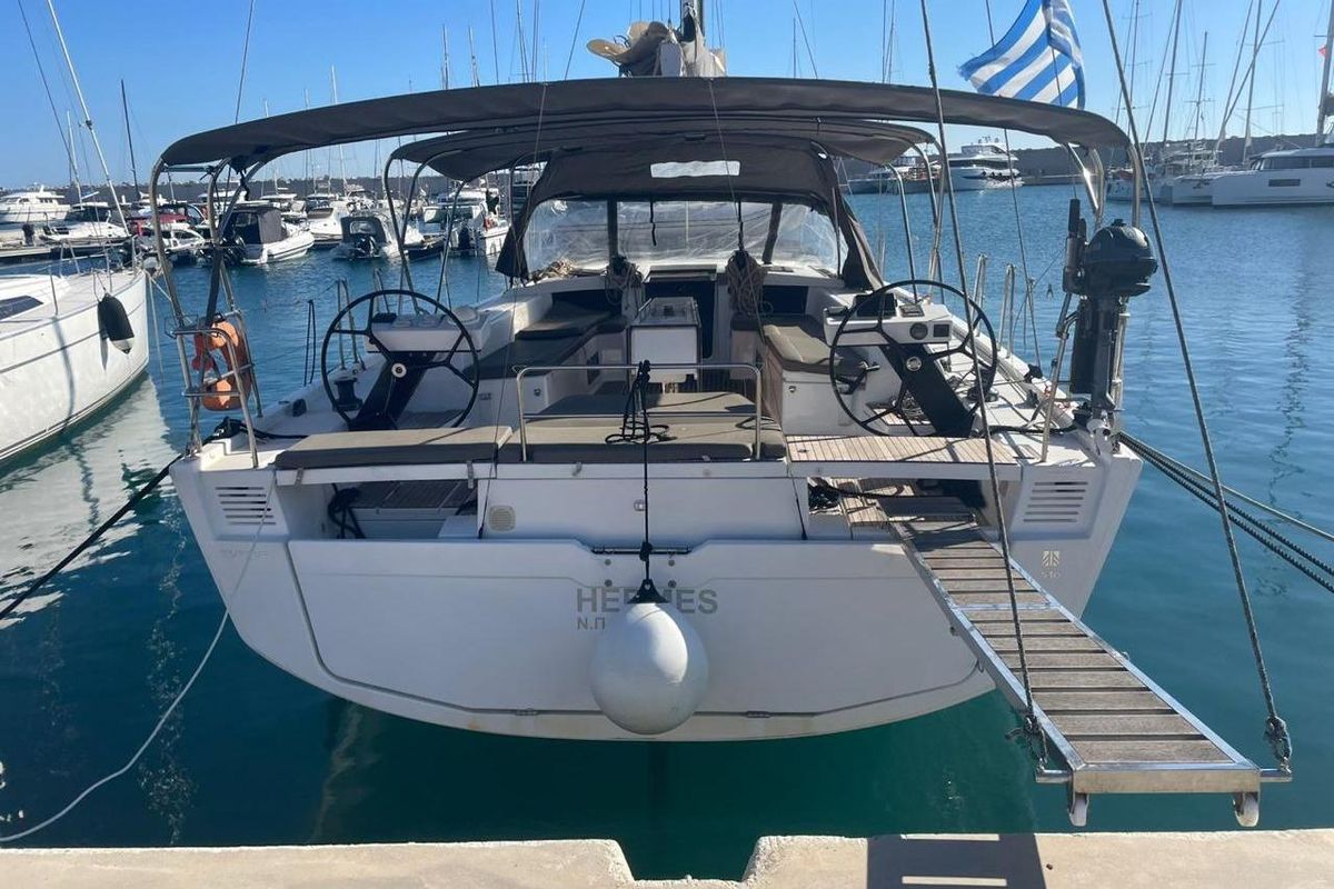 2022 Dufour 530