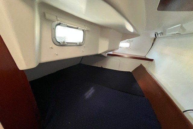 2005 Beneteau 323