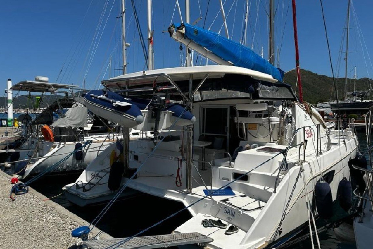 2010 Robertson and Caine Leopard 38 for sale in Samos, Greece