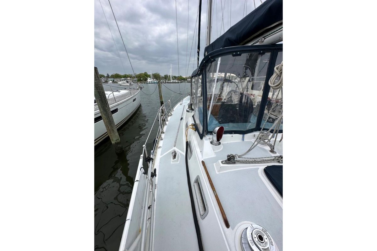 1989 Hylas 44