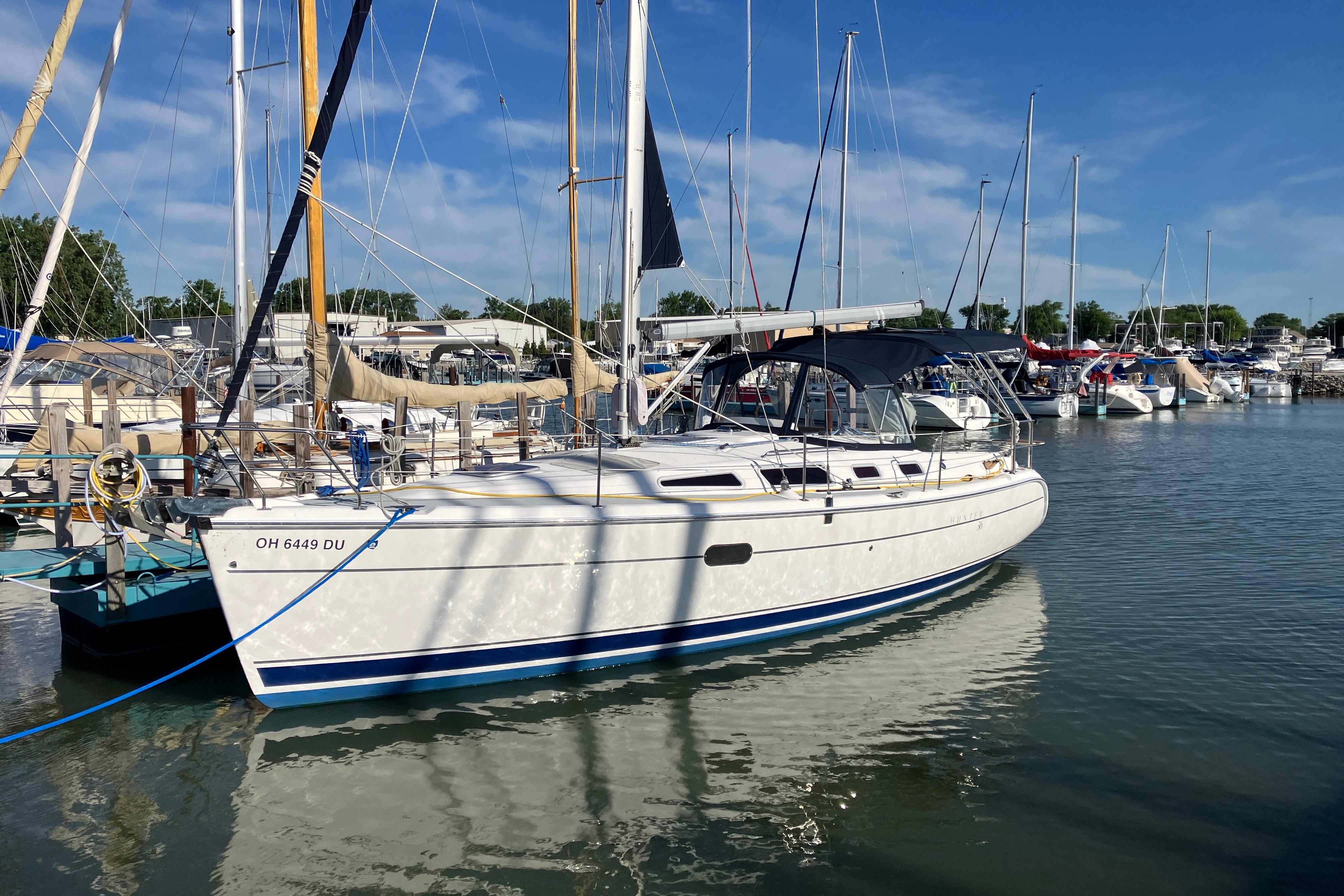2005 Hunter 36