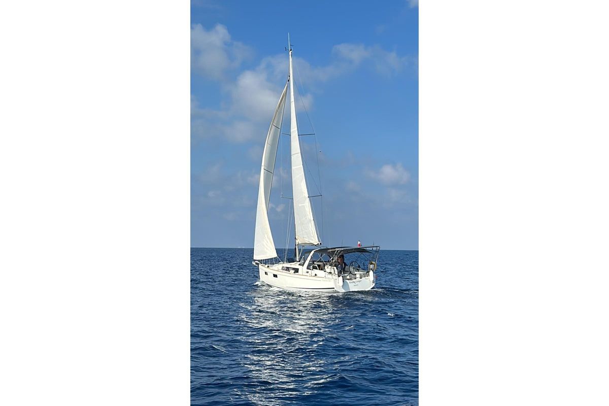 2020 Beneteau Oceanis 35.1