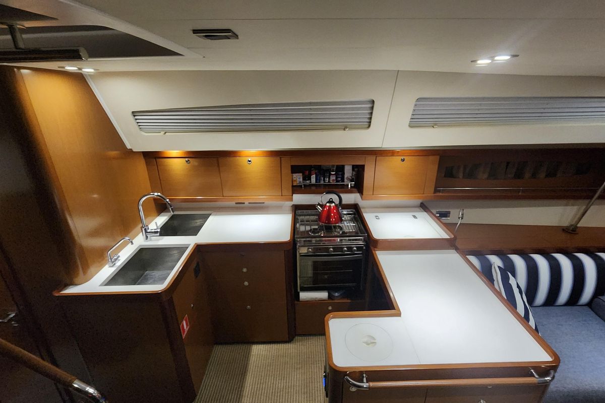 2010 Beneteau Oceanis 58