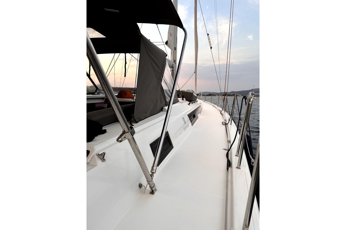 2024 Dufour 530