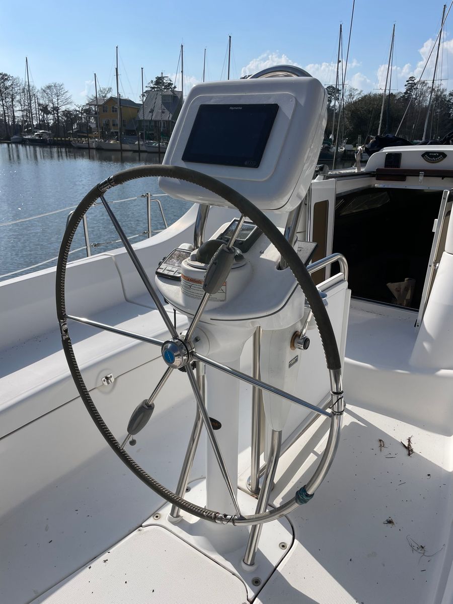 2007 Hunter 41 Deck Salon