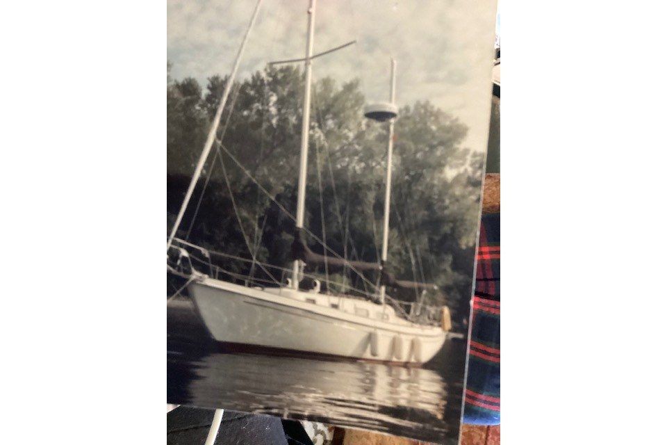 1979 Allied 32’ Seawind Ketch