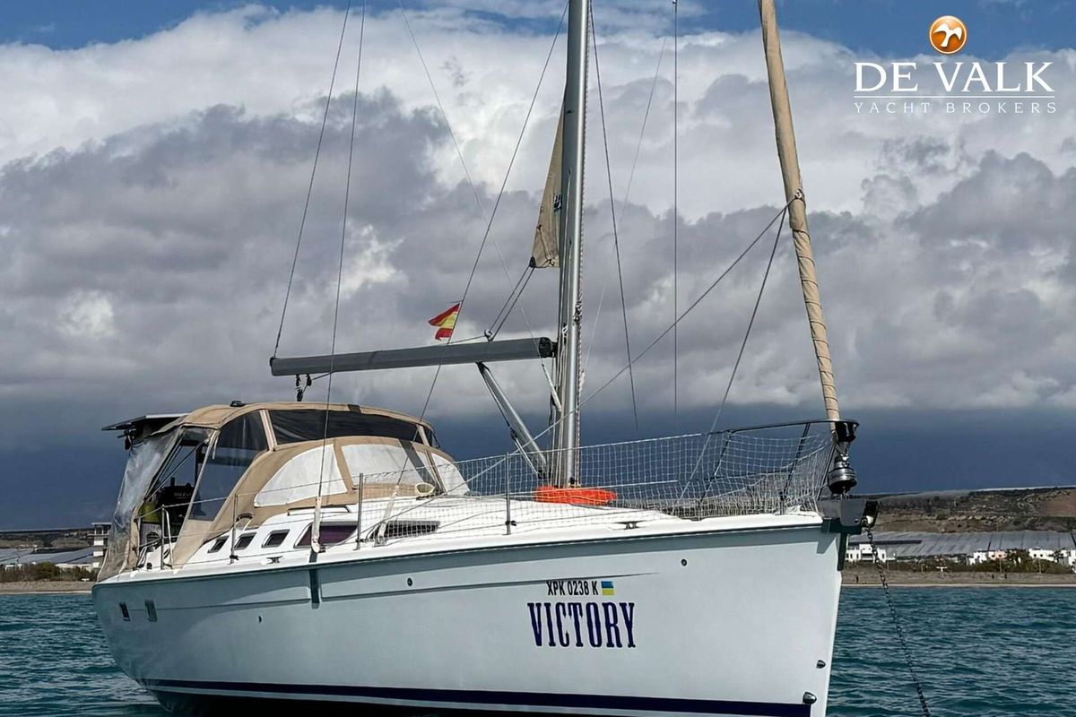 2005 Hunter 38