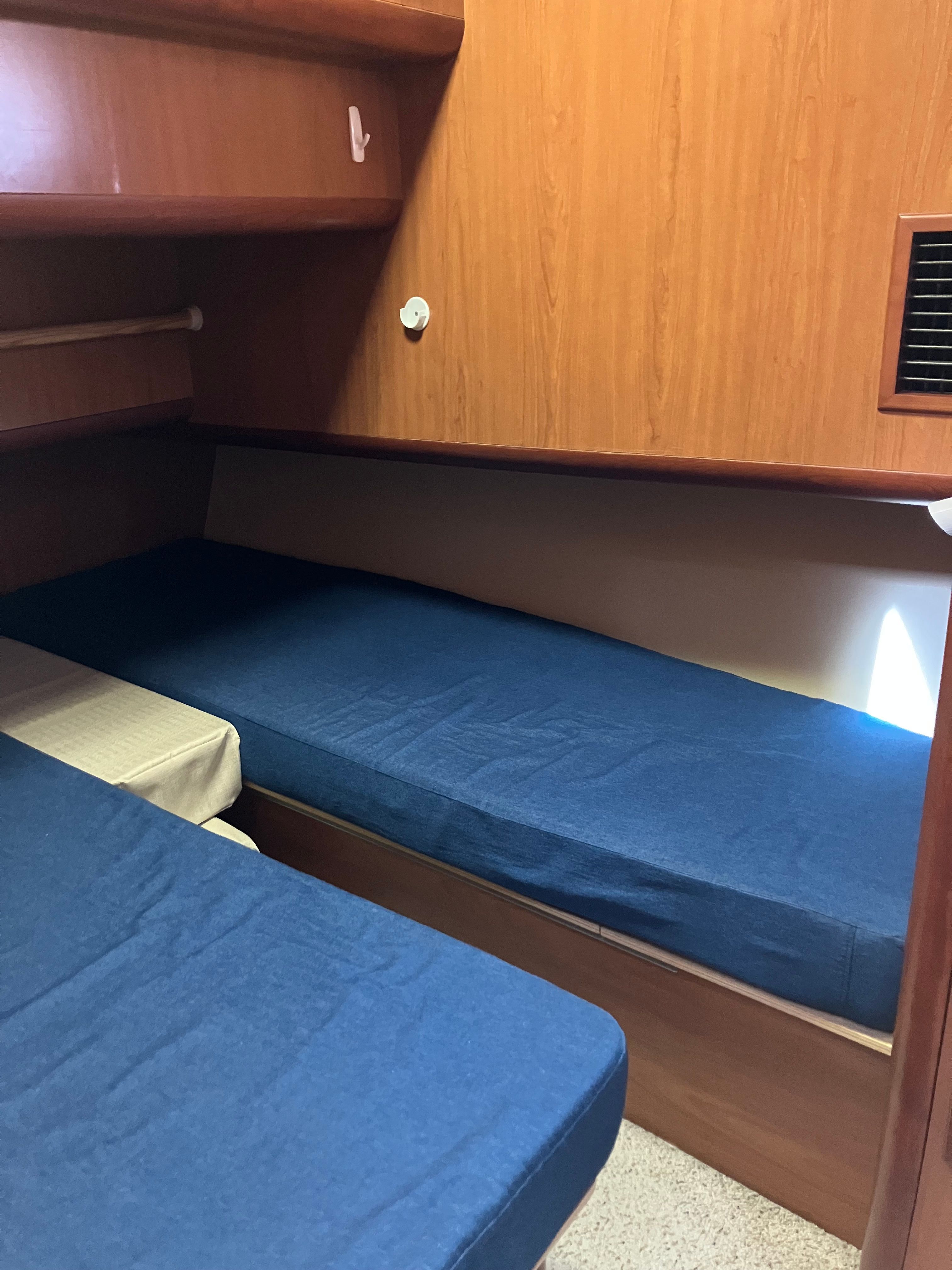 2007 Mainship 400 Trawler