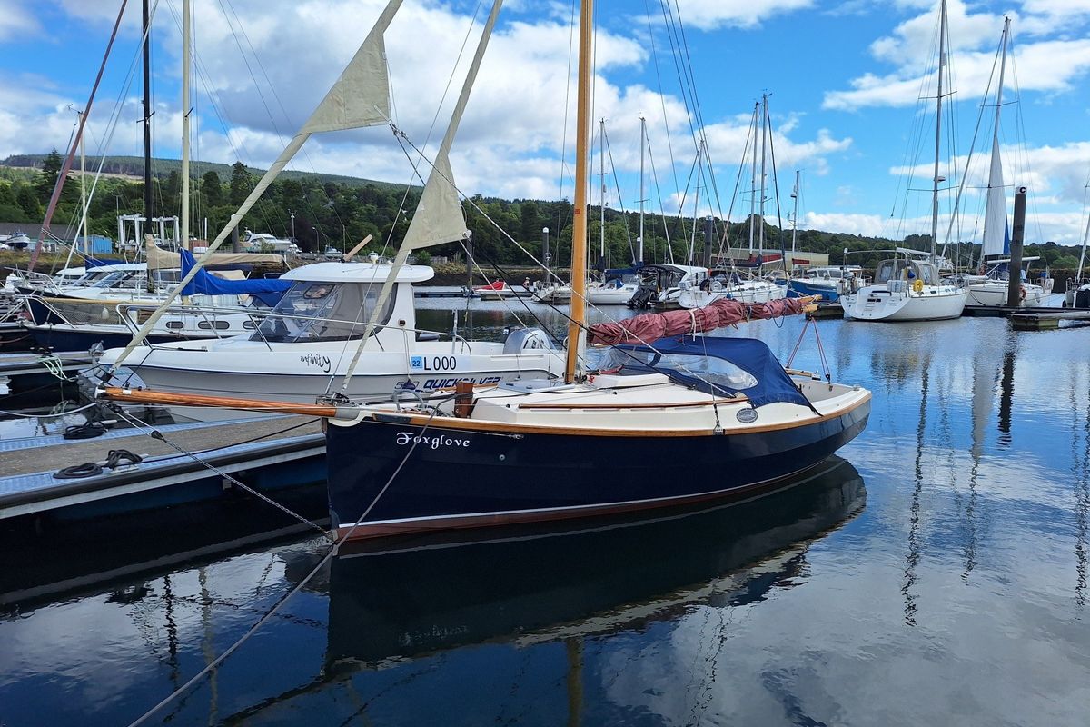 2004 Cape Cutter 19