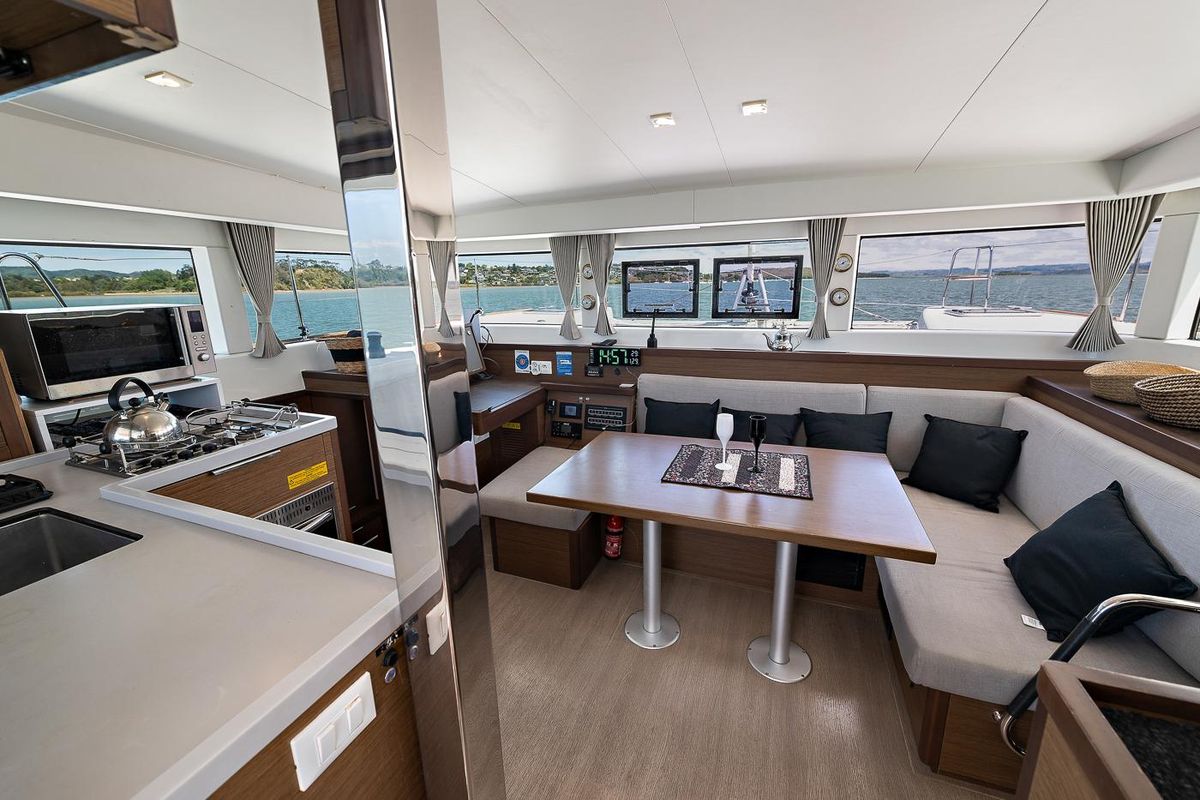 2021 Lagoon 40
