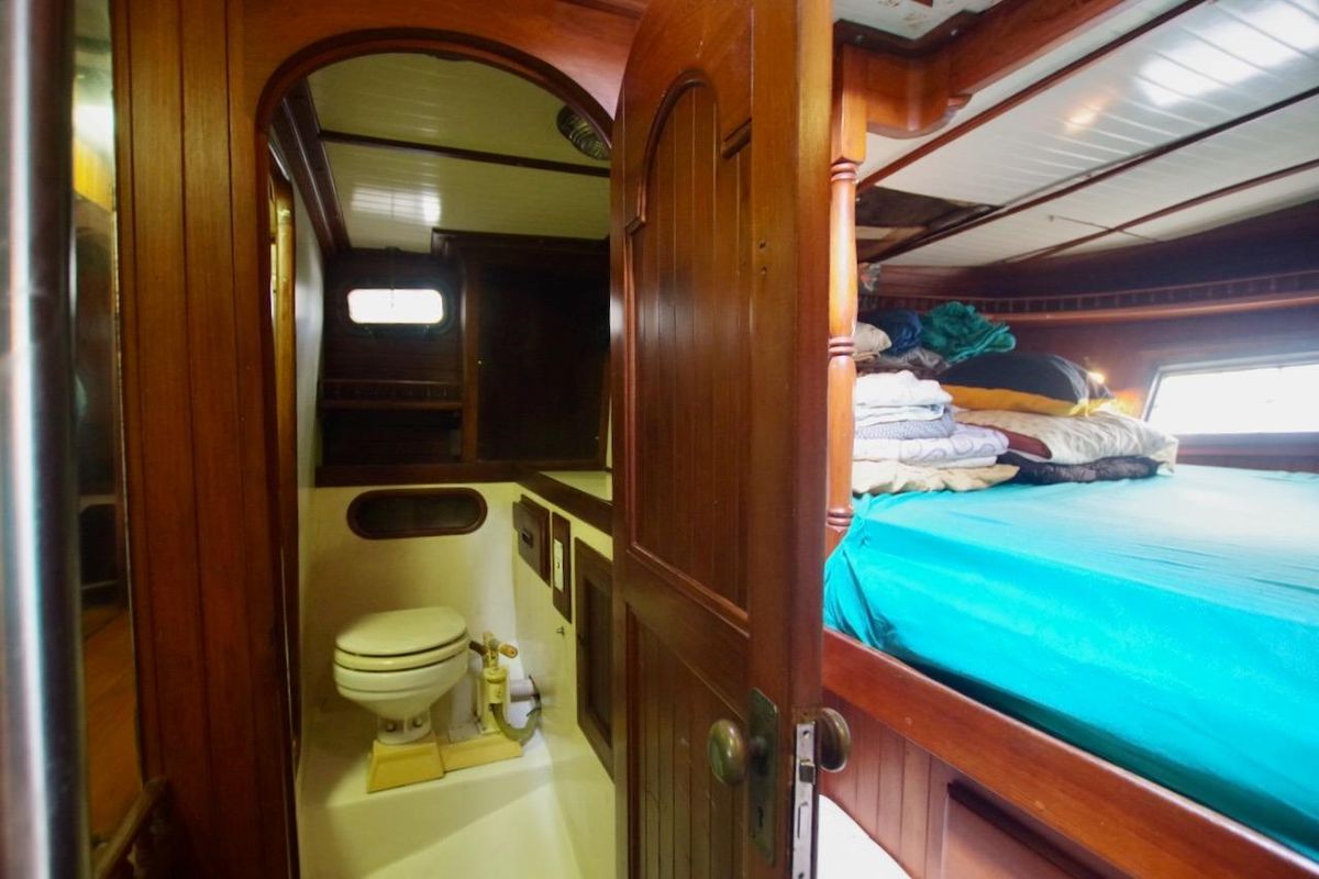 1982 Vagabond 47