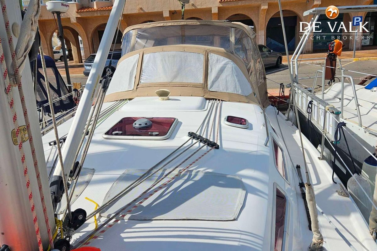 2005 Hunter 38