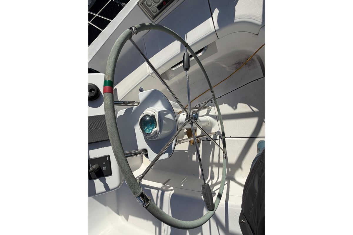 2003 Hunter 44 Deck Salon