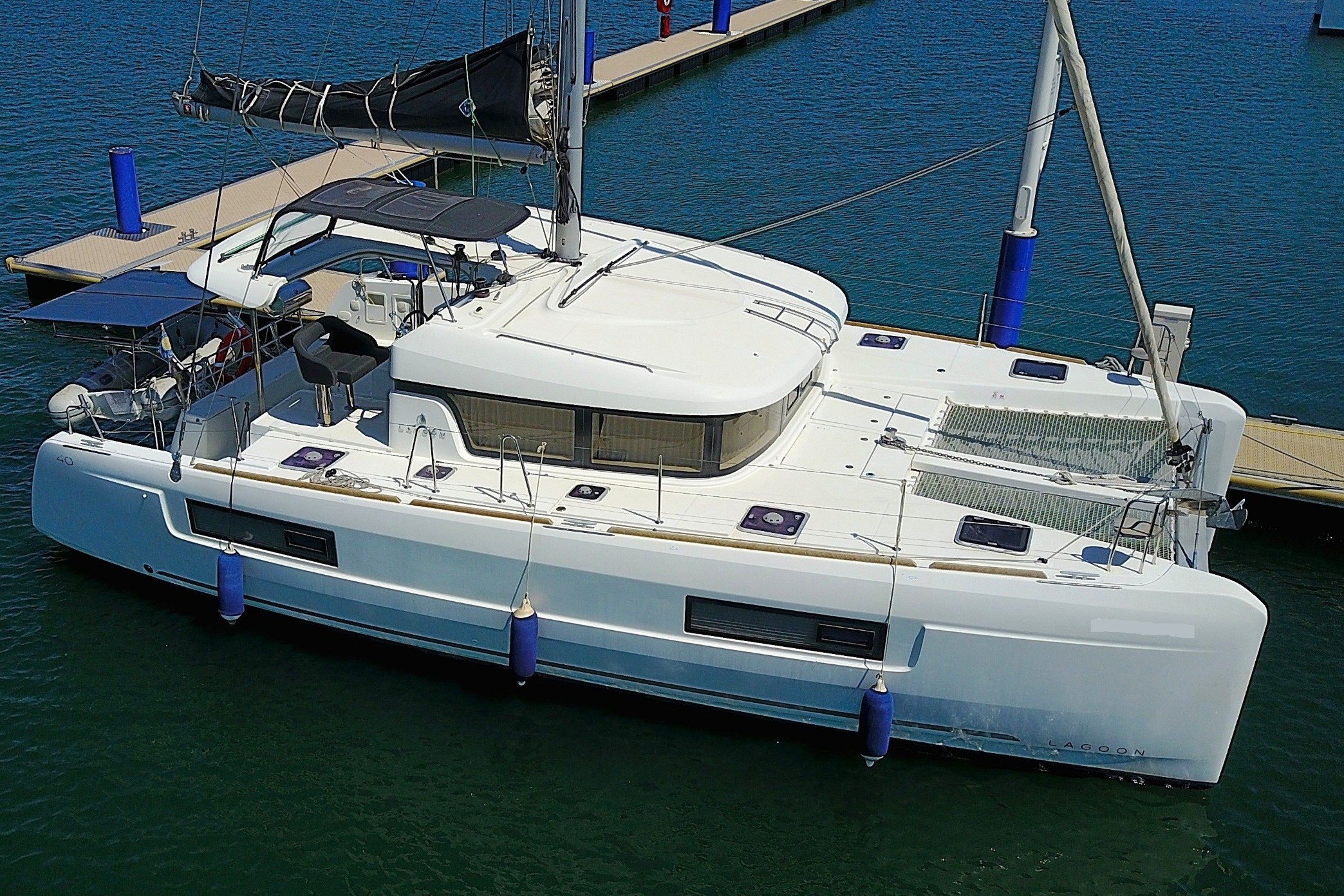2021 Lagoon 40 for sale in Port-Saint-Louis-du-Rhône, Bouches-du-Rhône, France