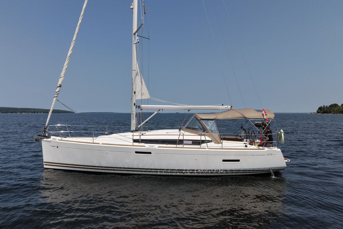 2013 Jeanneau Sun Odyssey 379