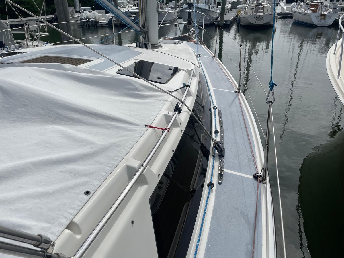 1991 Hunter Vision 36 for sale in Westbrook, Connecticut 36 ft