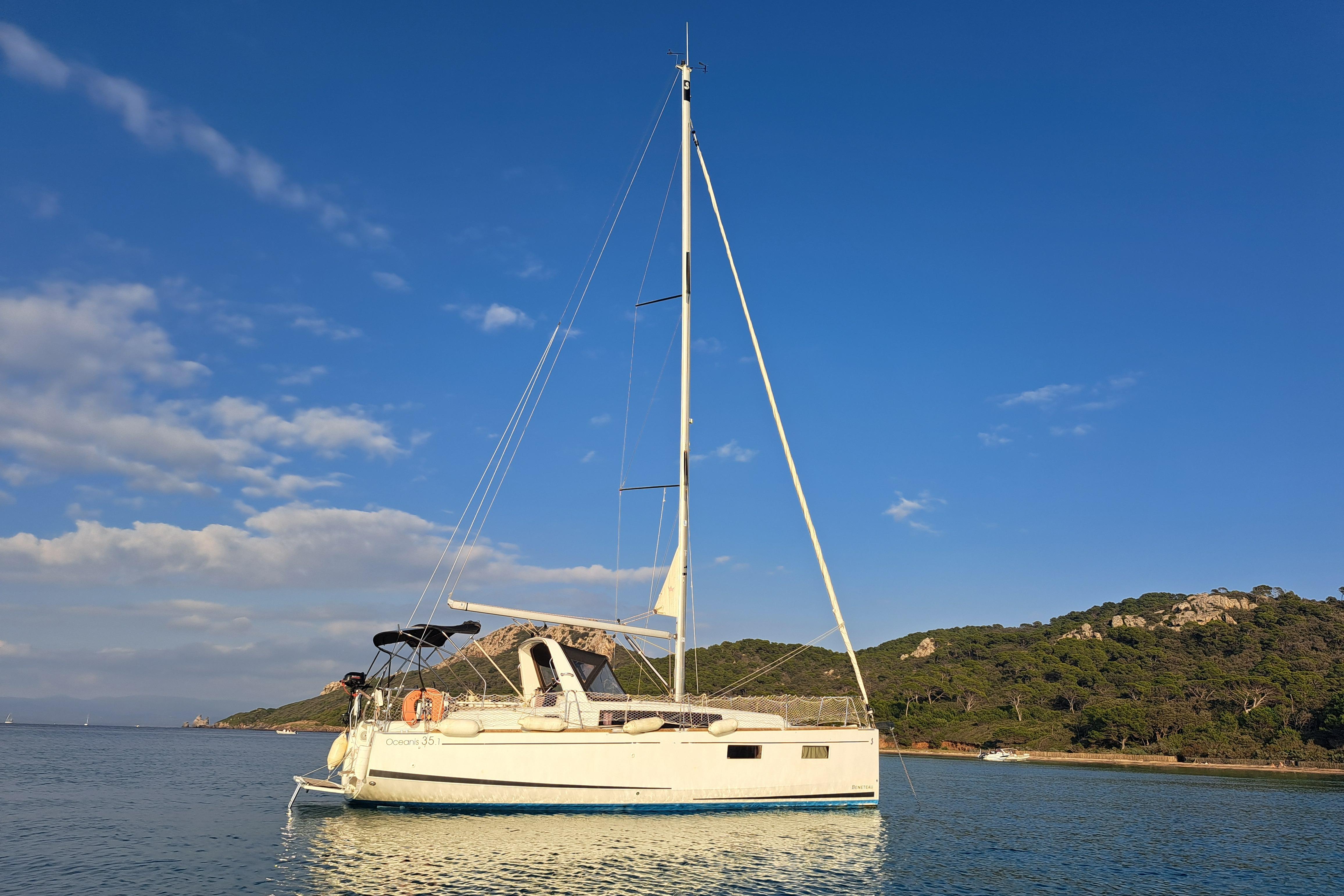 2018 Beneteau Oceanis 35.1 for sale in La Seyne-sur-Mer, Var, France