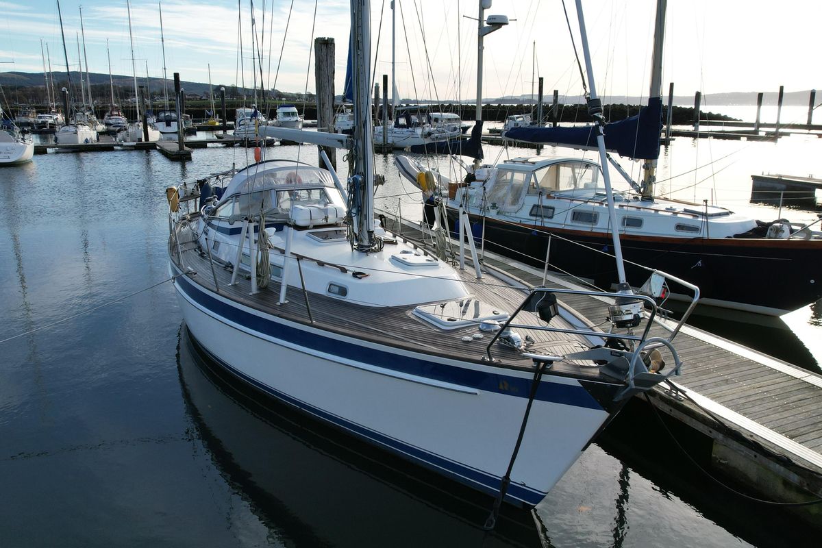 2001 Hallberg-Rassy 39