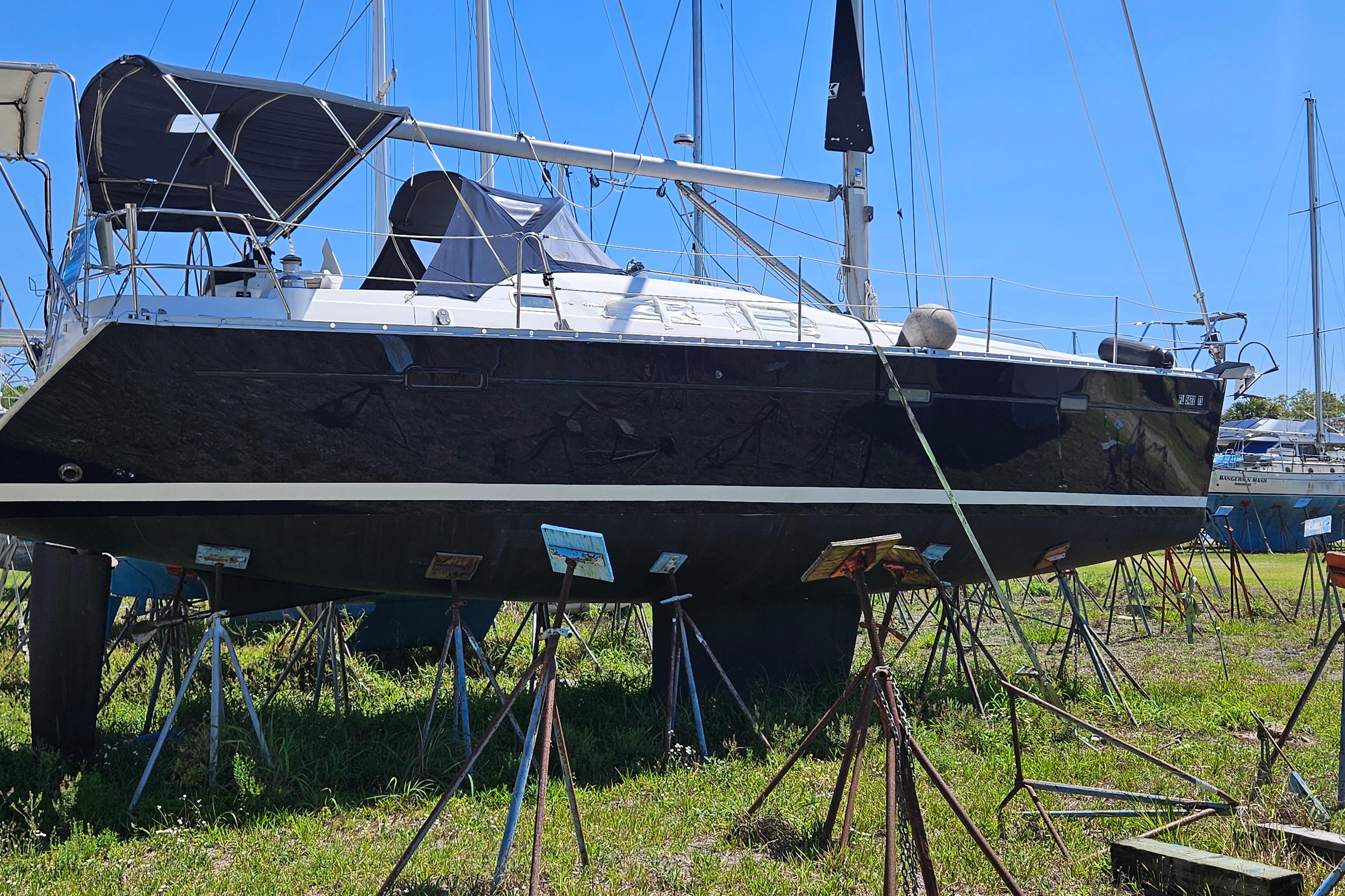 2004 Beneteau Oceanis Clipper 393 Boats