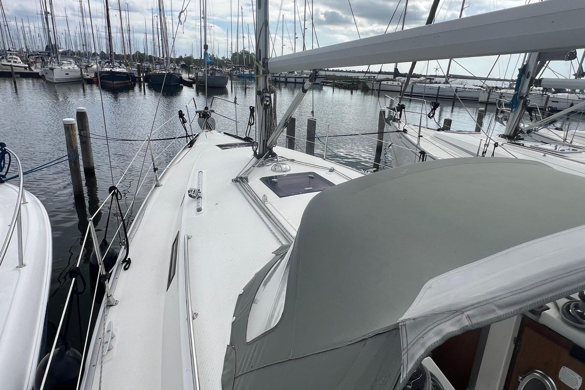 2010 Bavaria Cruiser 32