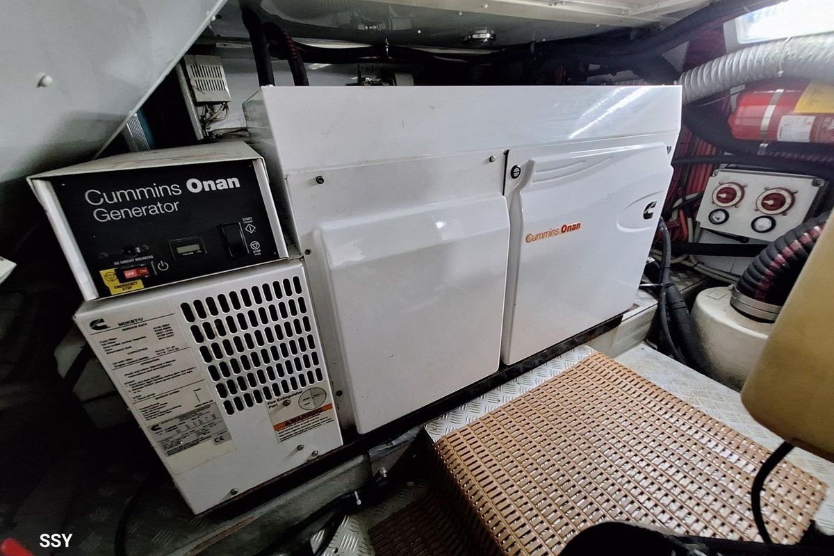 2004 Oyster 82